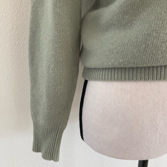 VINTAGE | Neiman Marcus Sage Green 💚 100% Cashmere Turtleneck Sweater sz. Small - Picture 4 of 6